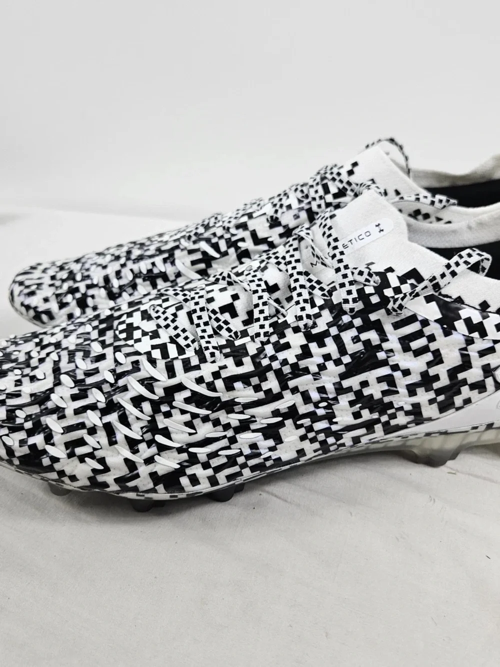 Under Armour Magnetico Elite 5 FG soccer black and white pixel